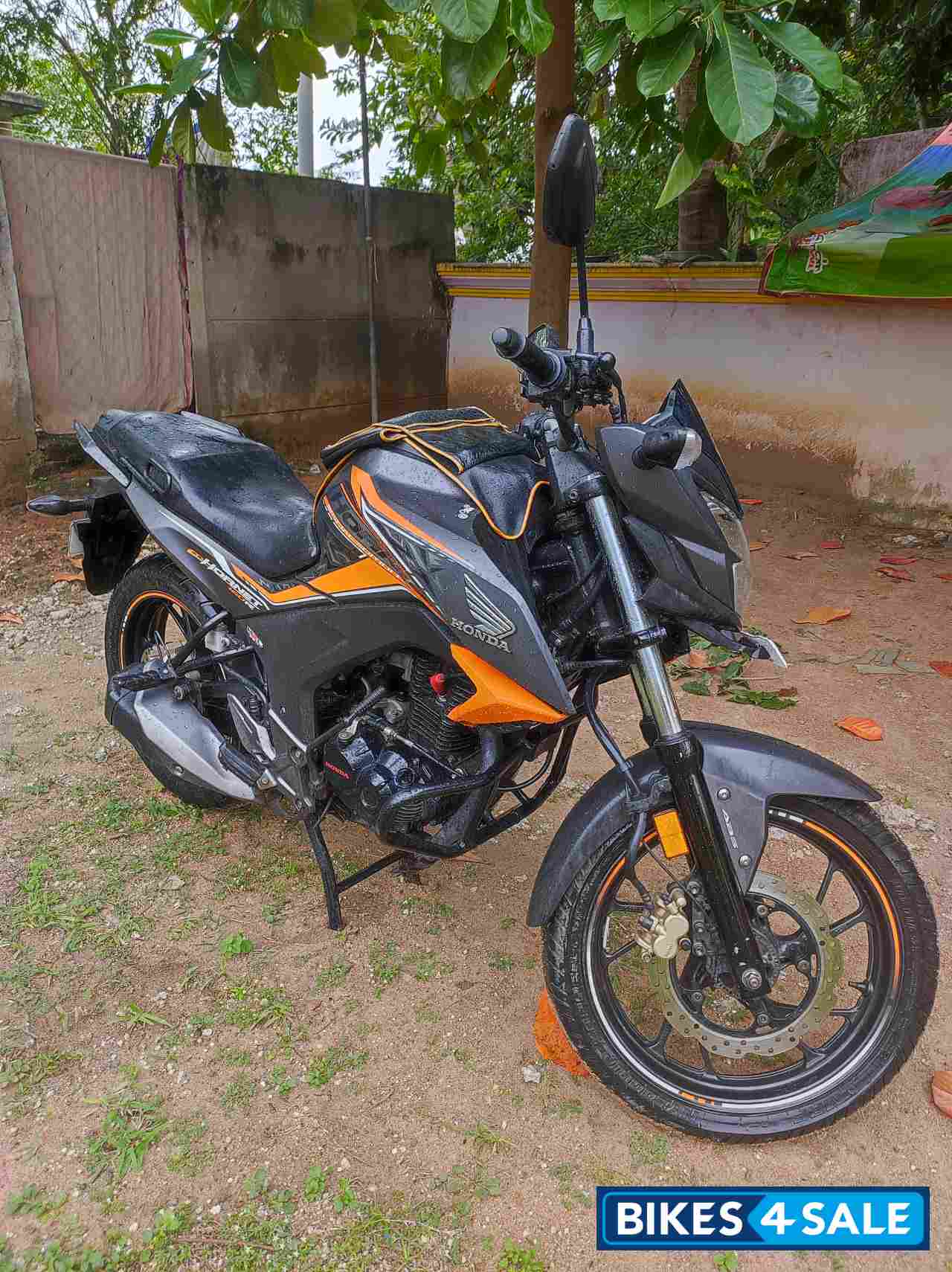Orange Honda CB Hornet 160R ABS