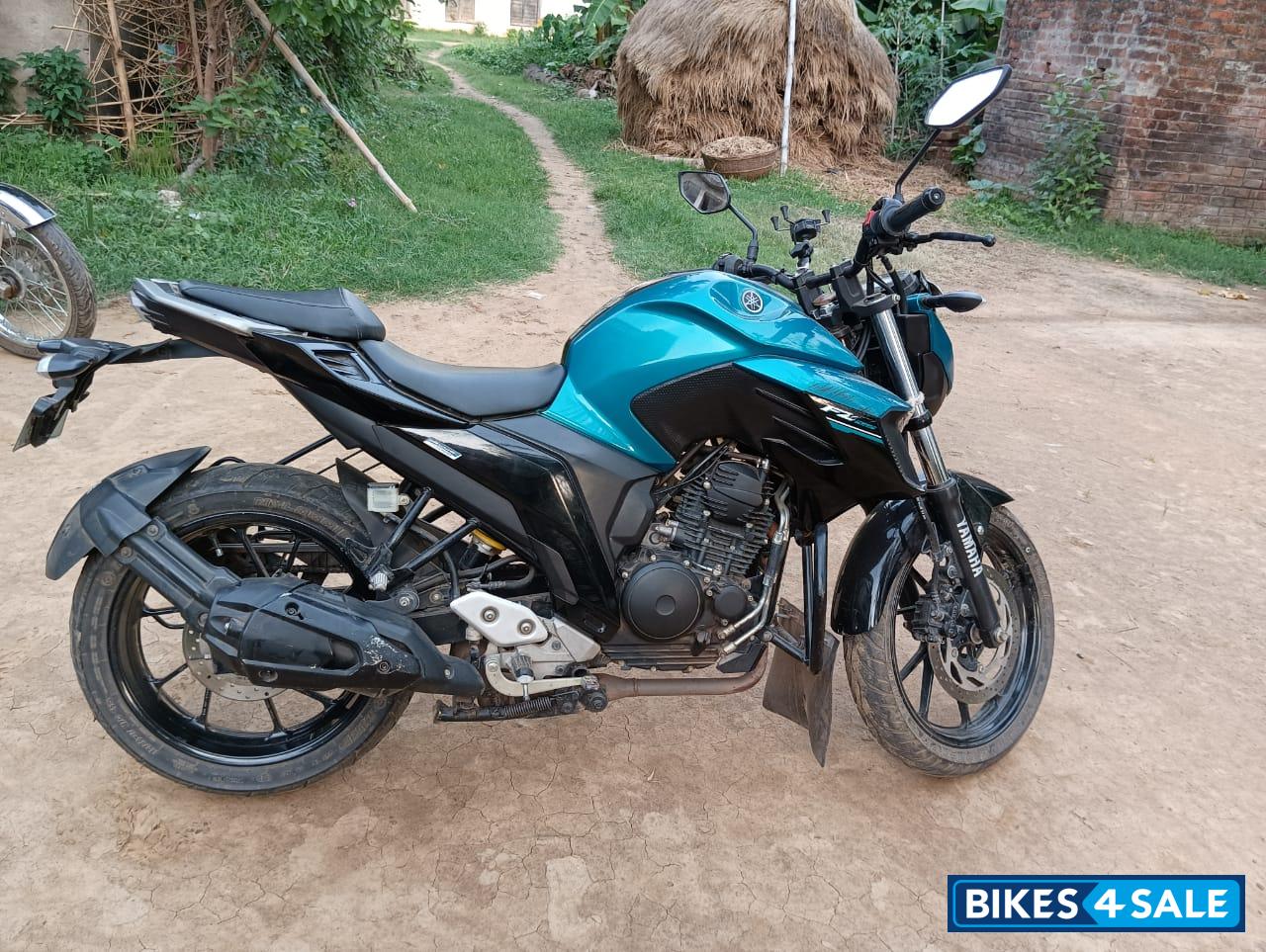 Yamaha FZ25