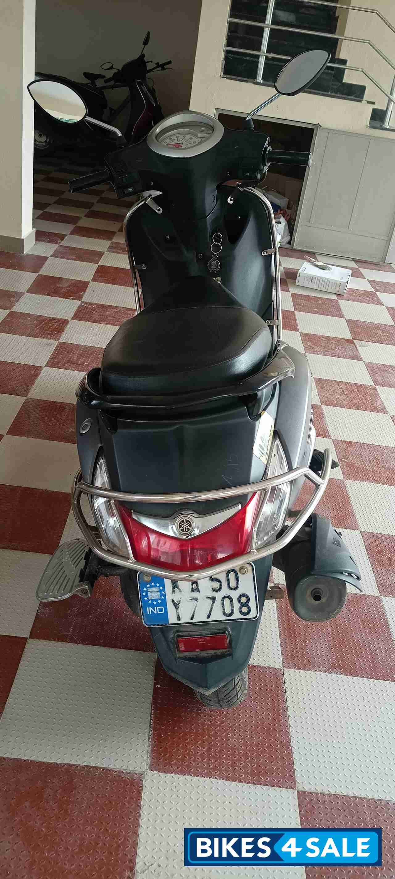 White Yamaha Fascino