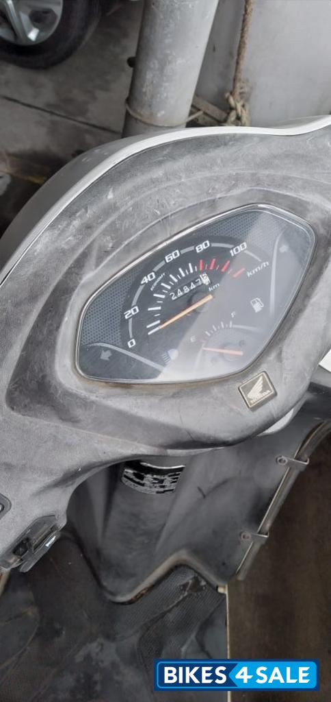 Pearl Amazing White Honda Activa 4G