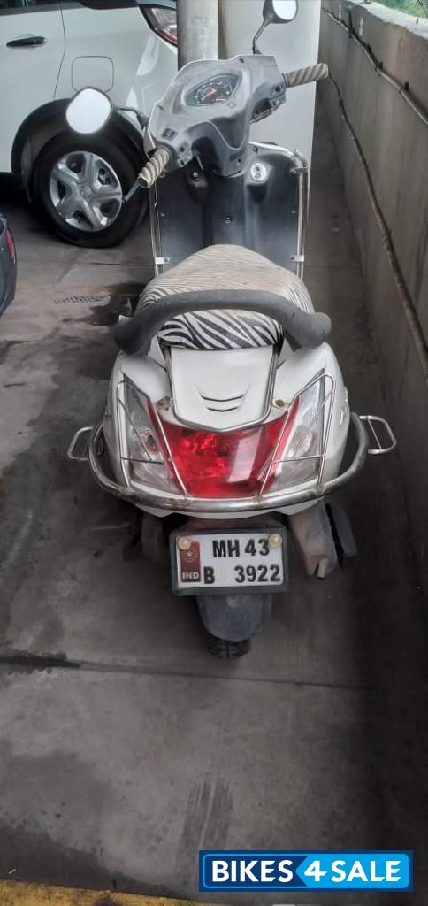 Pearl Amazing White Honda Activa 4G