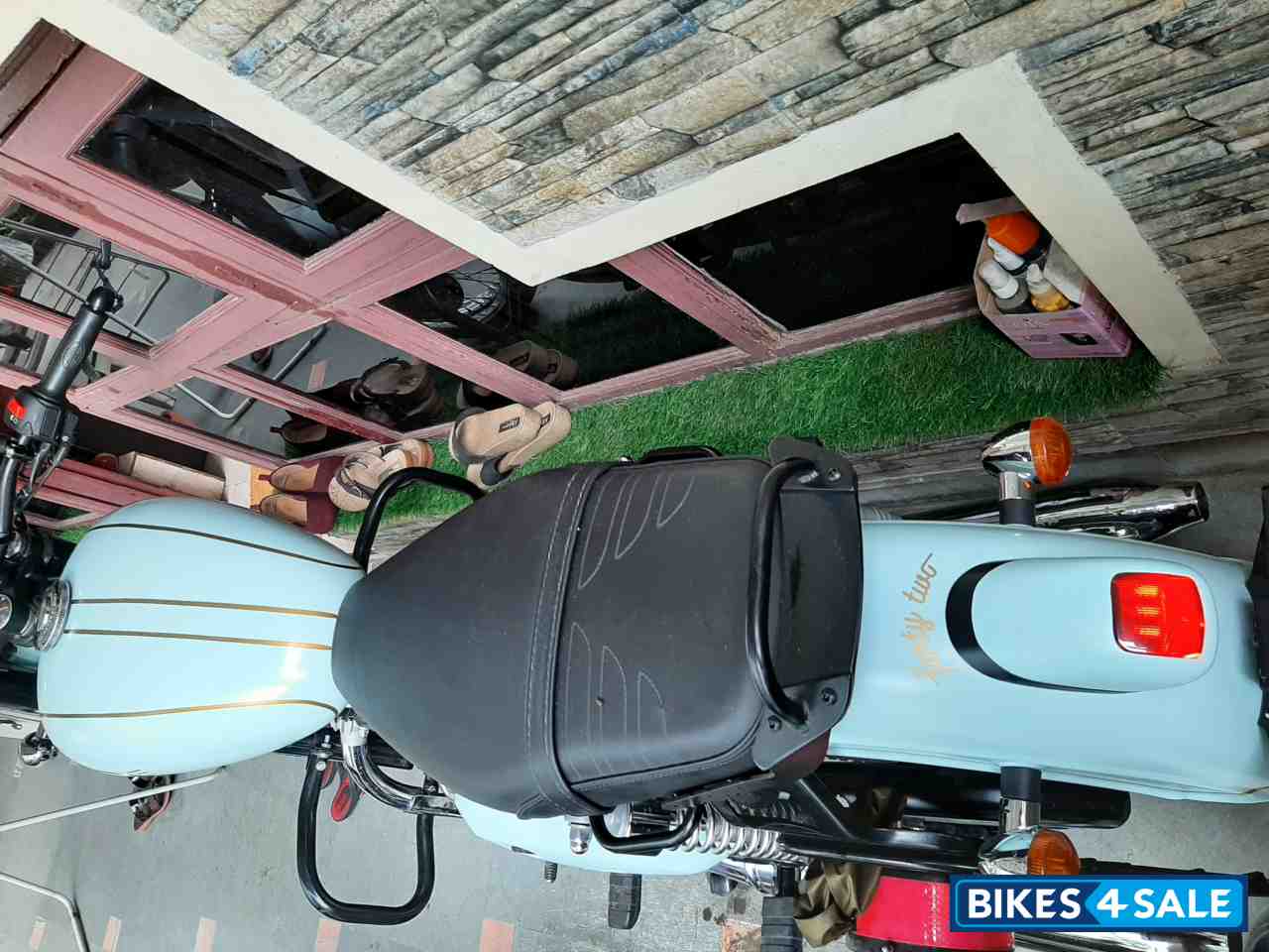 Hailey Teal Jawa forty two