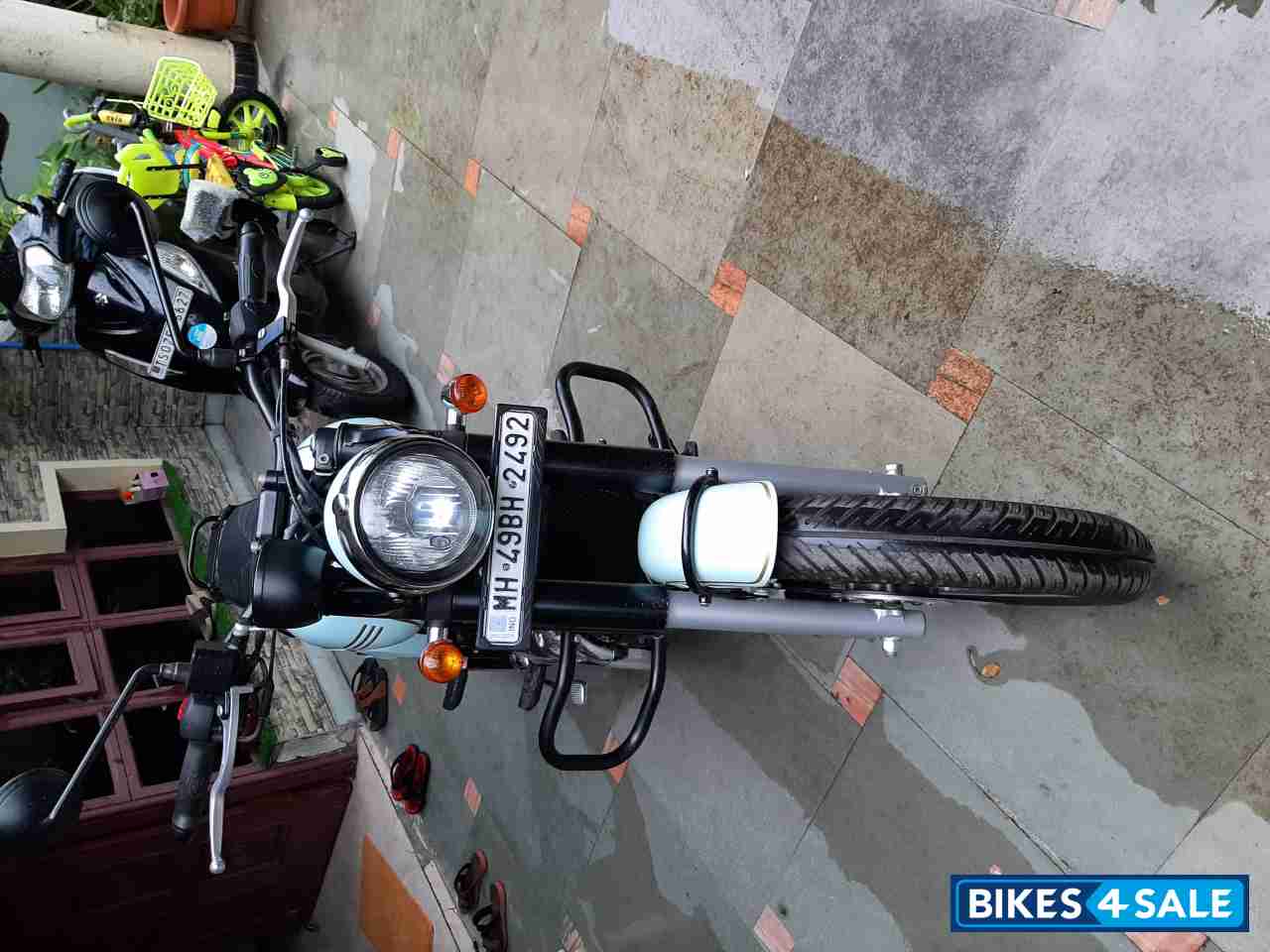 Hailey Teal Jawa forty two