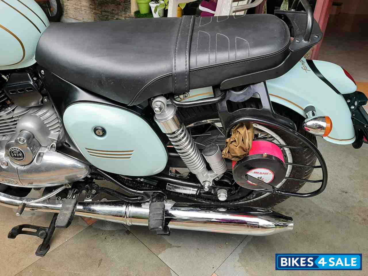 Hailey Teal Jawa forty two