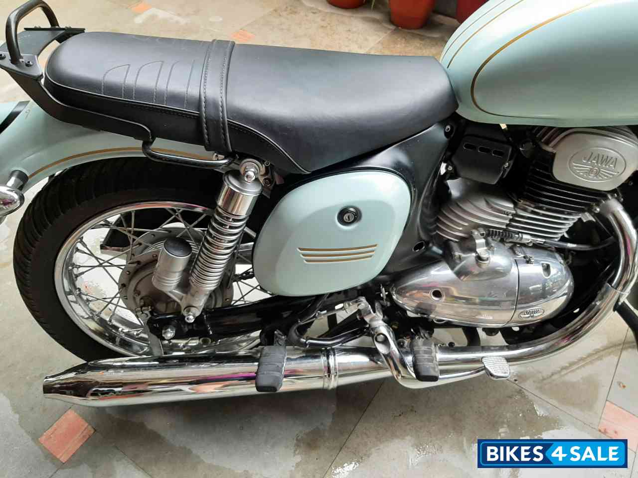 Hailey Teal Jawa forty two