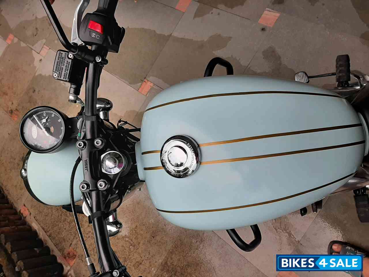 Hailey Teal Jawa forty two