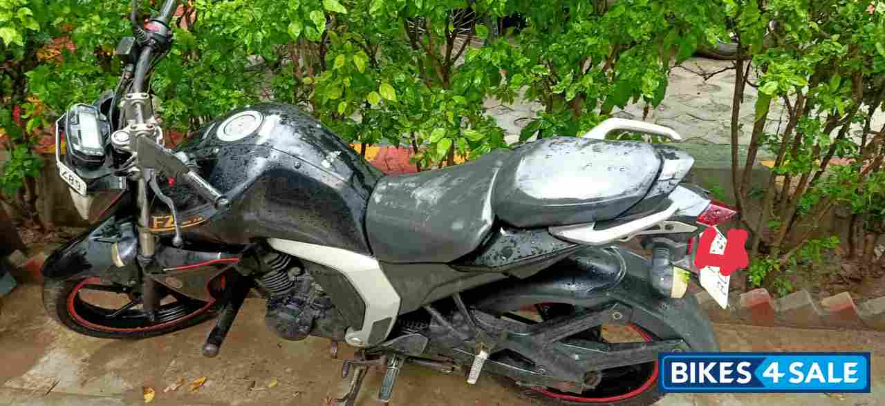 Black Yamaha FZ