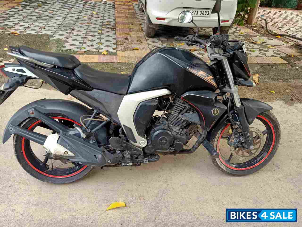 Black Yamaha FZ