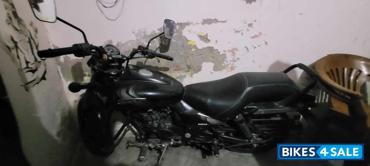 Bajaj Avenger Street 180