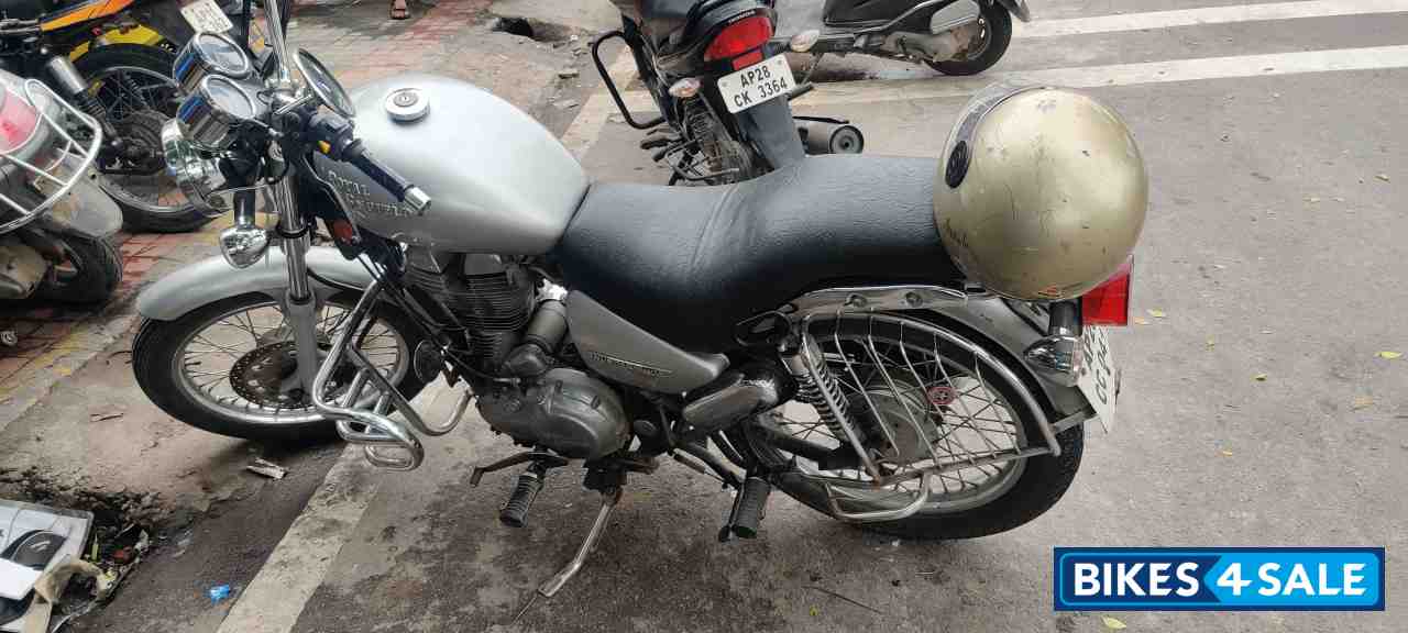Silver Royal Enfield Thunderbird TwinSpark 350 Silver Royal Enfield Thunderbird TwinSpark 350