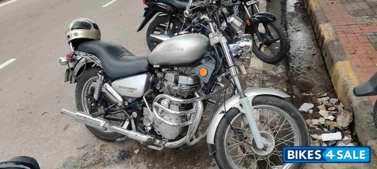 Silver Royal Enfield Thunderbird TwinSpark 350 Silver Royal Enfield Thunderbird TwinSpark 350