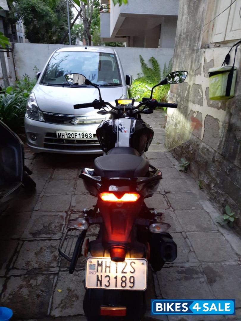 Metallic Black TVS Apache RTR 160 4V BS6