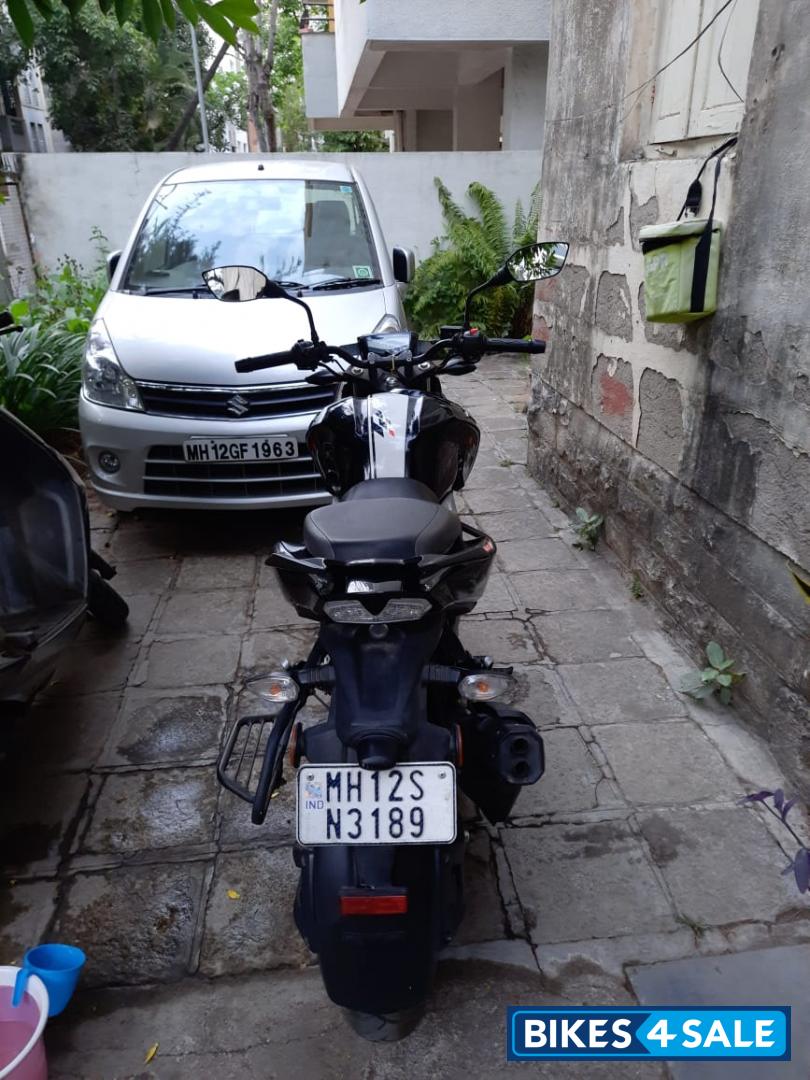 Metallic Black TVS Apache RTR 160 4V BS6