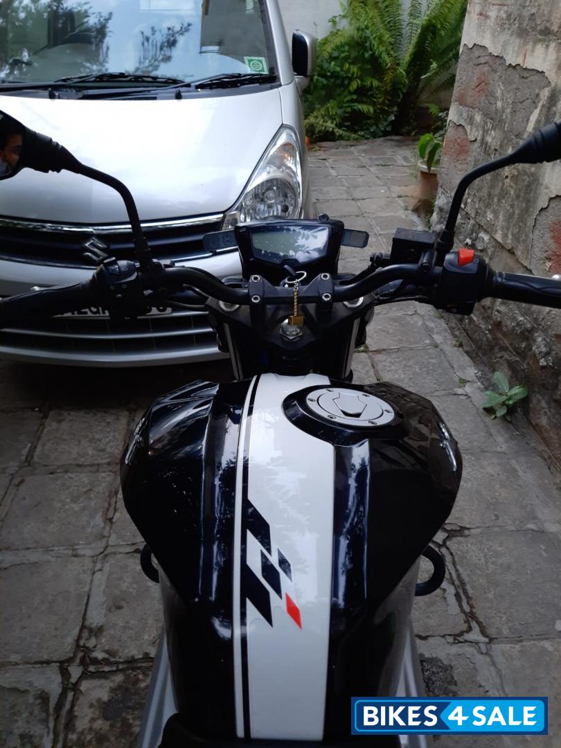 Metallic Black TVS Apache RTR 160 4V BS6