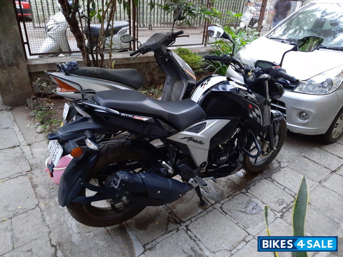 Metallic Black TVS Apache RTR 160 4V BS6