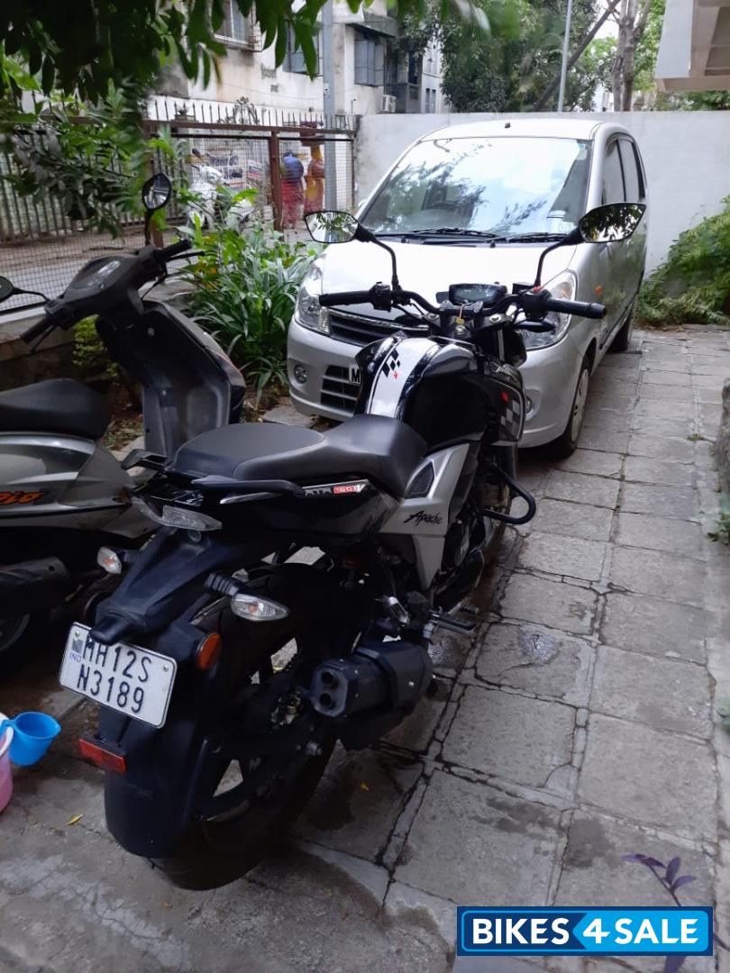 Metallic Black TVS Apache RTR 160 4V BS6