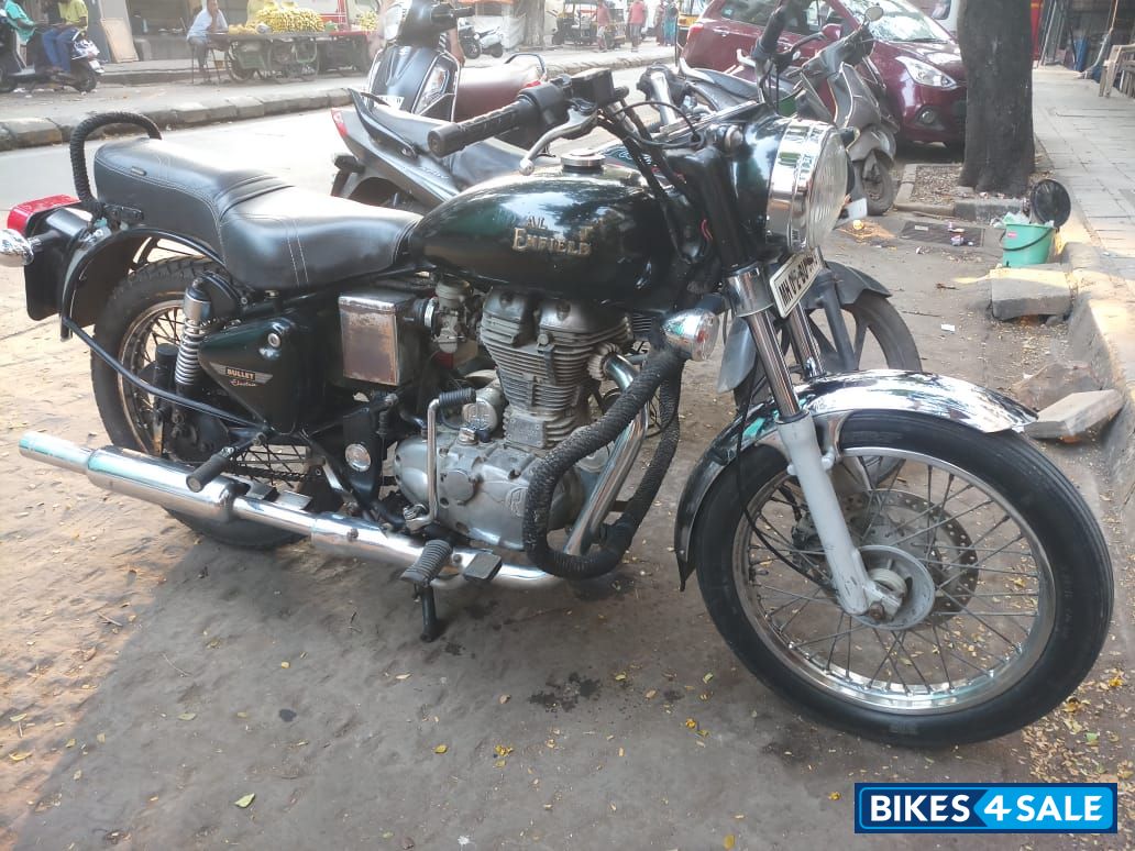 Black Royal Enfield Bullet 350 Twinspark