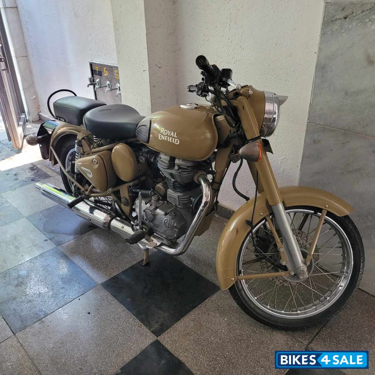 Brown Royal Enfield Classic Desert Storm