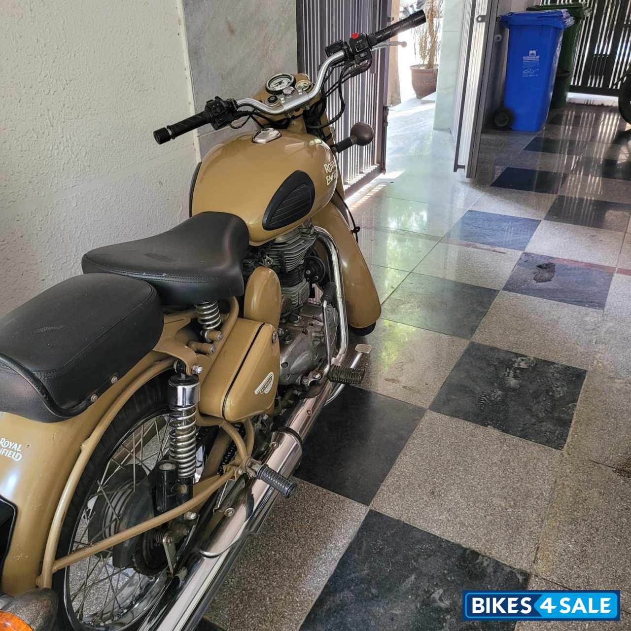 Brown Royal Enfield Classic Desert Storm
