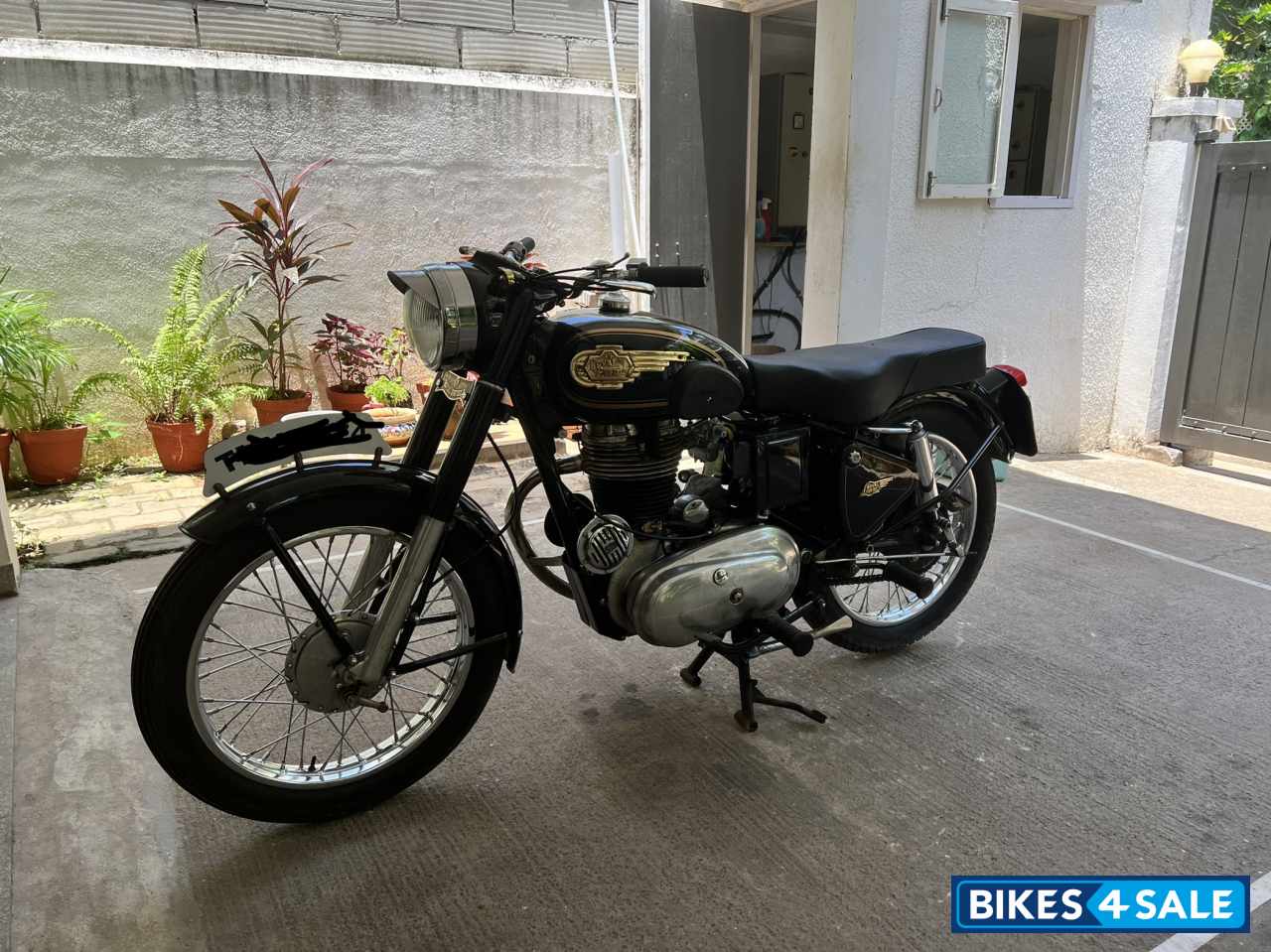 Black Royal Enfield Bullet 350