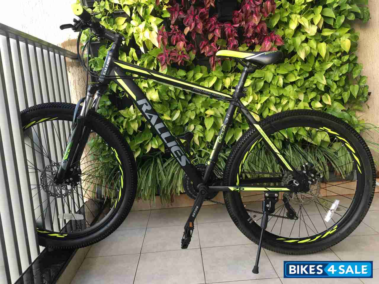 Bicycle Rallies Delta 3.1, Black/Green, 21spd Shimano geared, Size: 26