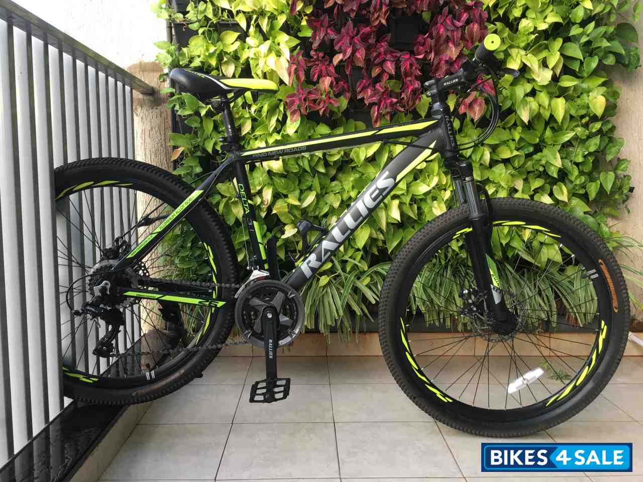 Bicycle Rallies Delta 3.1, Black/Green, 21spd Shimano geared, Size: 26 Bicycle Rallies Delta 3.1, Black/Green, 21spd Shimano geared, Size: 26