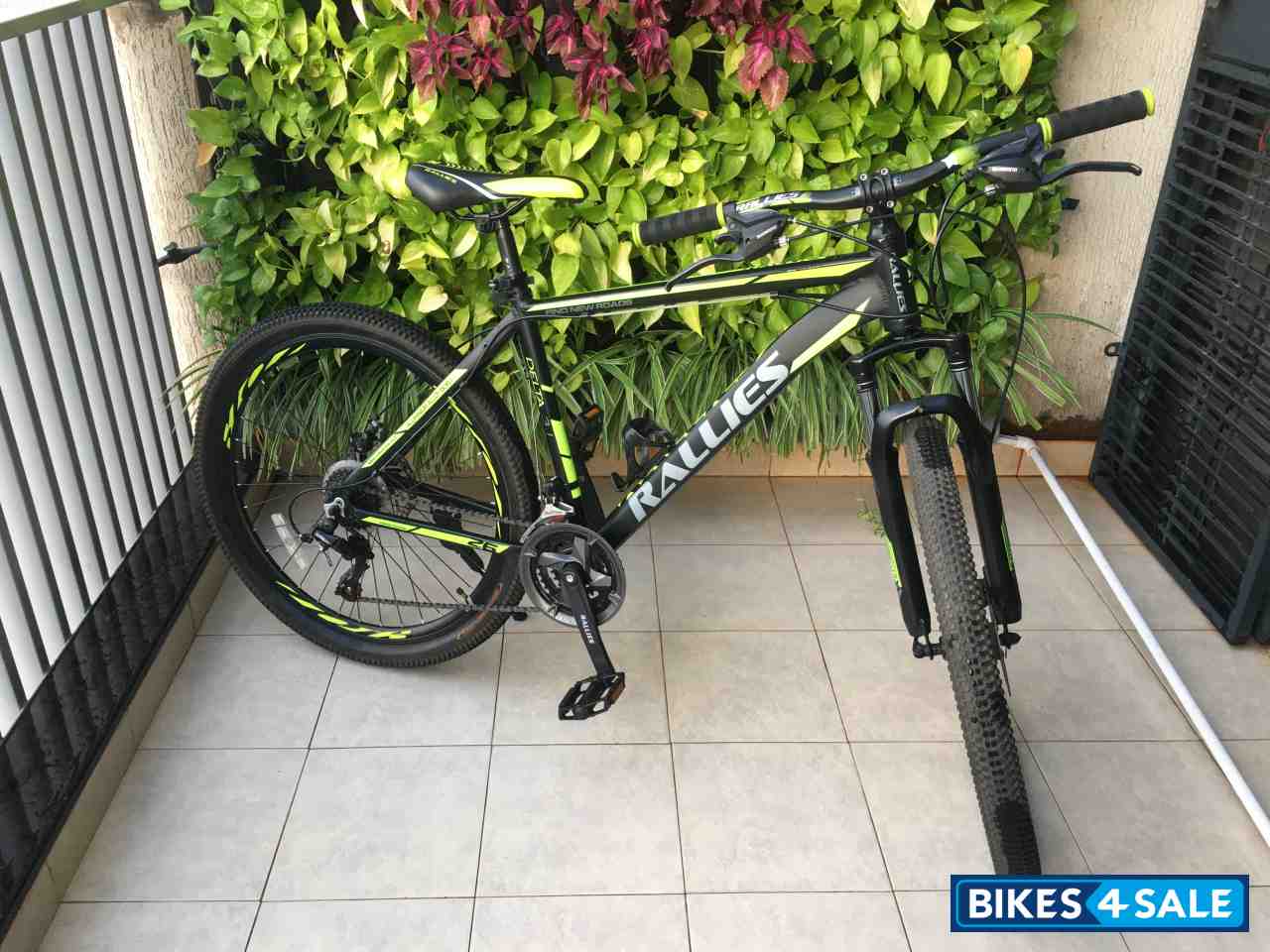 Bicycle Rallies Delta 3.1, Black/Green, 21spd Shimano geared, Size: 26 Bicycle Rallies Delta 3.1, Black/Green, 21spd Shimano geared, Size: 26