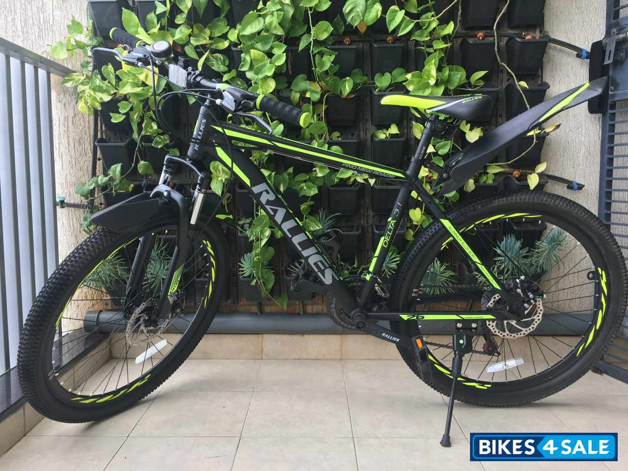 Bicycle Rallies Delta 3.1, Black/Green, 21spd Shimano geared, Size: 26 Bicycle Rallies Delta 3.1, Black/Green, 21spd Shimano geared, Size: 26