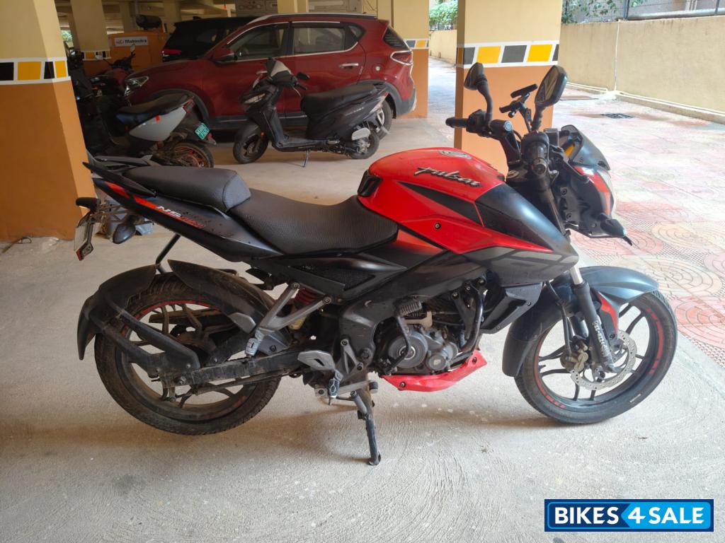 Passion Red/ Satin Bajaj Pulsar NS 160
