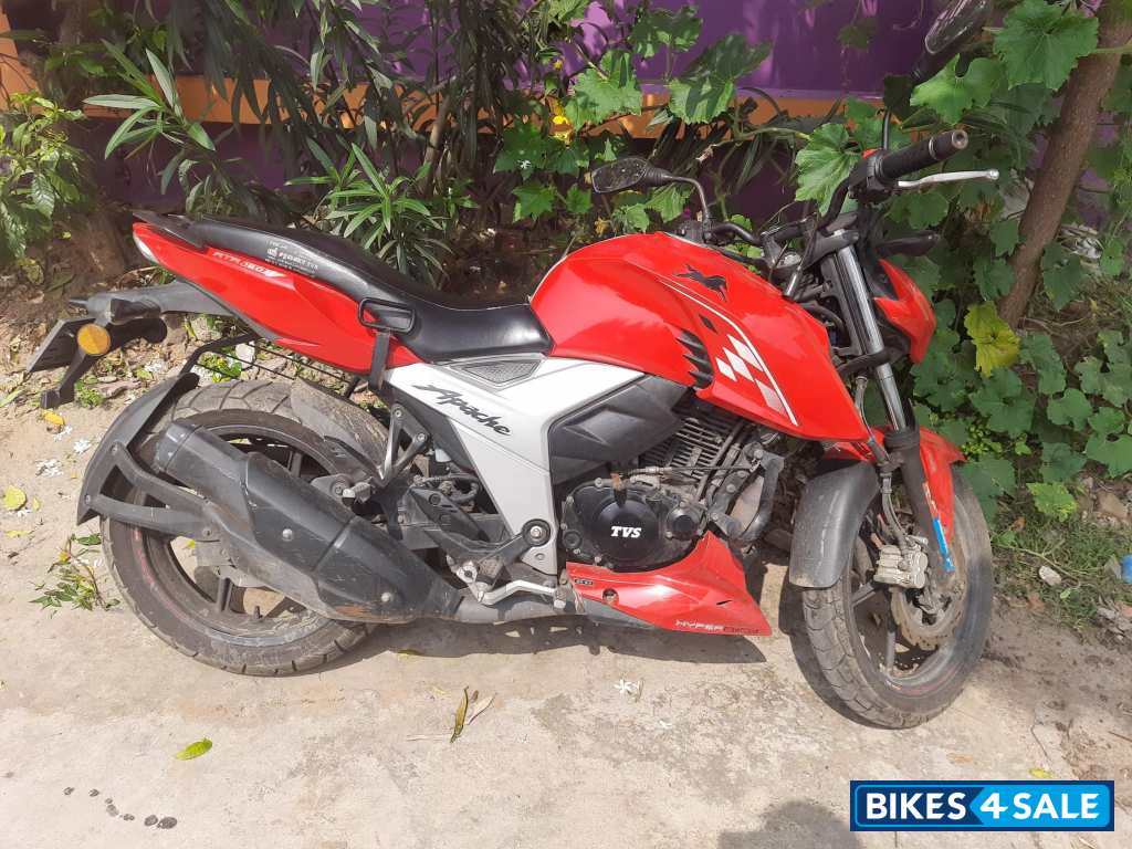 Red TVS Apache RTR 160 4V BS6