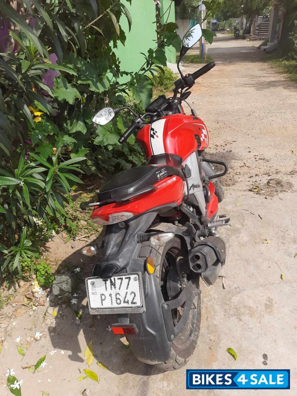 Red TVS Apache RTR 160 4V BS6