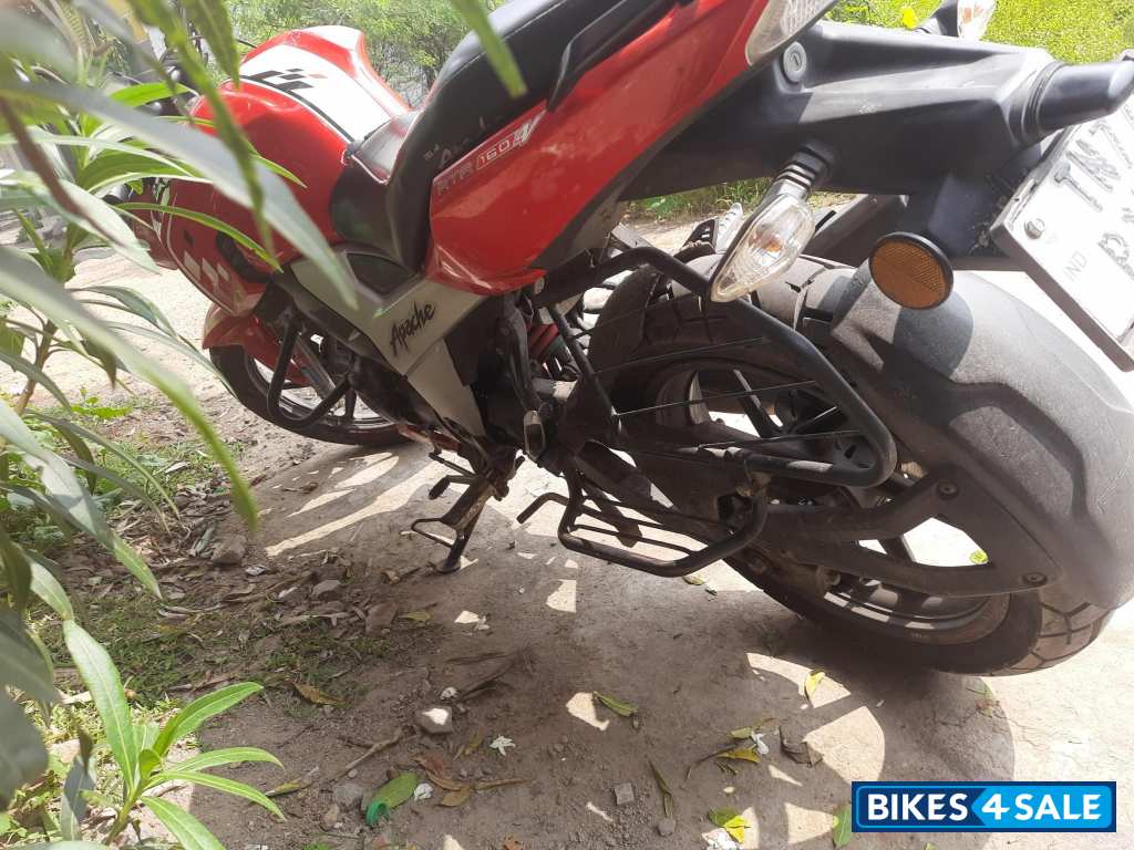 Red TVS Apache RTR 160 4V BS6
