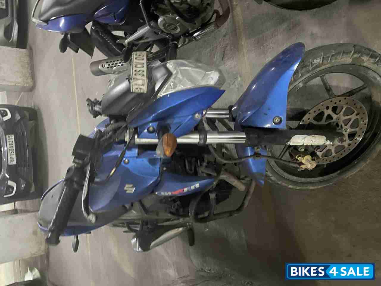 Blue Suzuki Gixxer 150 Blue Suzuki Gixxer 150
