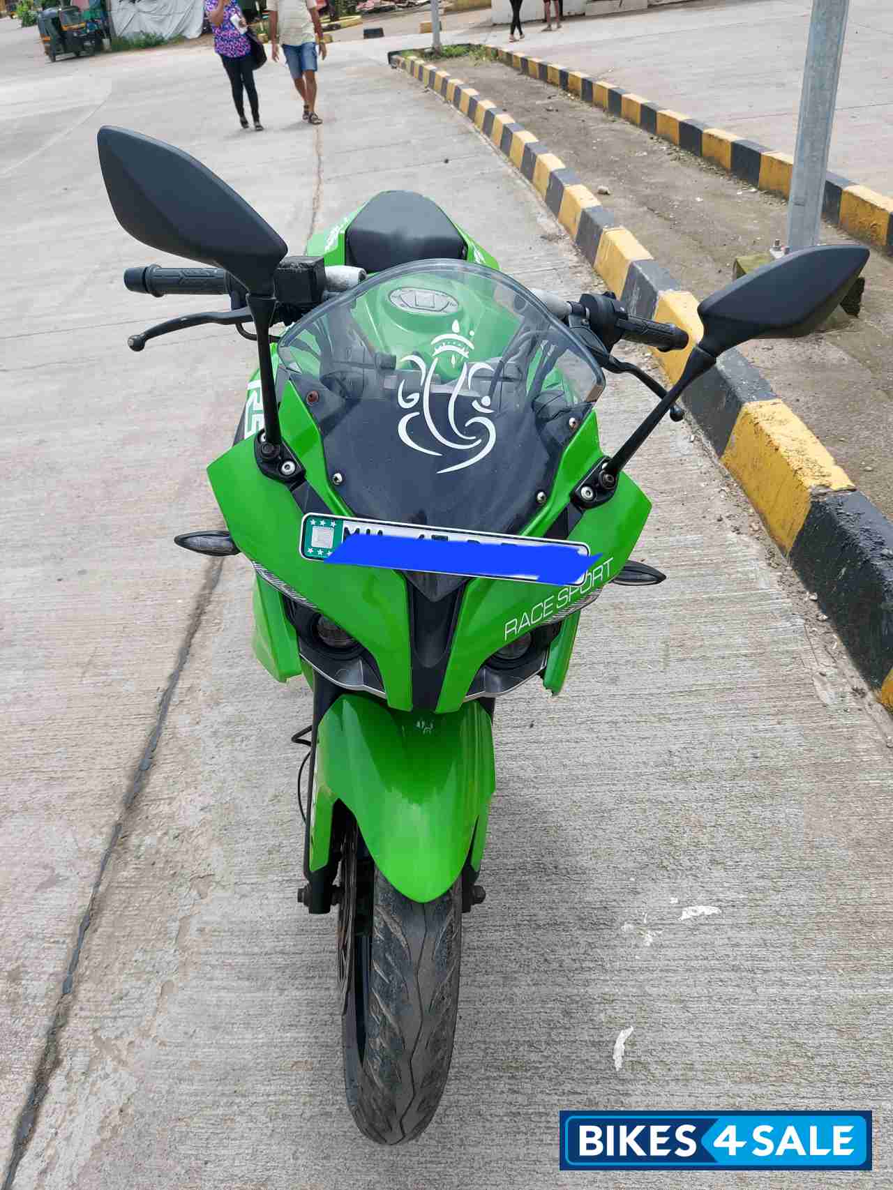 Bajaj Pulsar RS 200 ABS