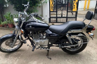 Black Bajaj Avenger 220 DTS-i