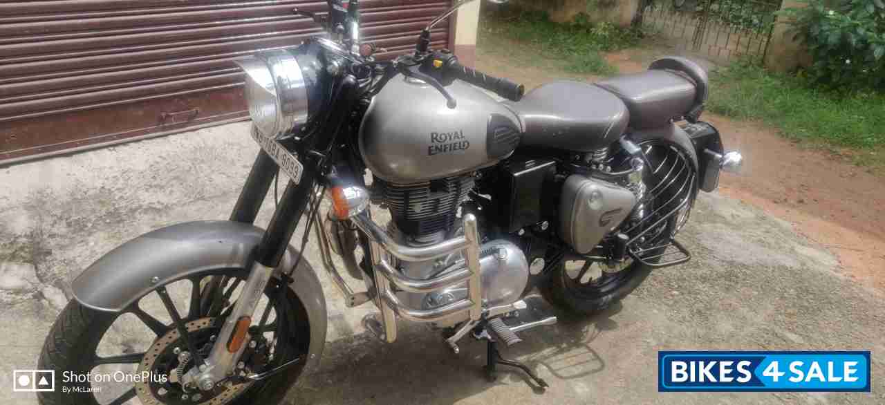 Grey Royal Enfield Classic Gunmetal Grey