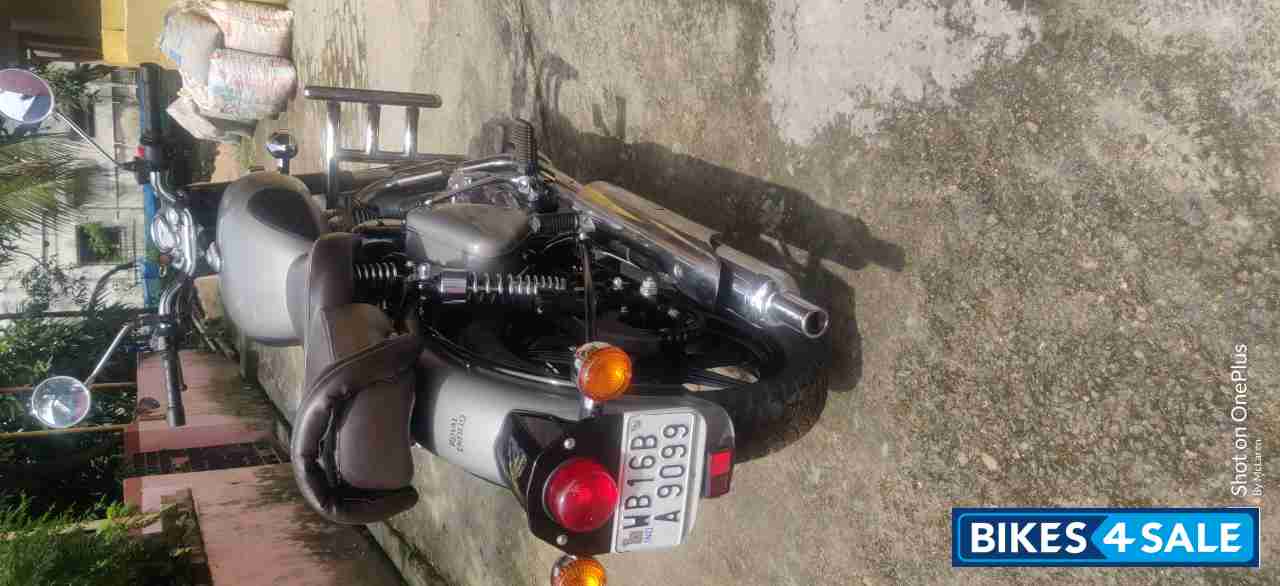 Grey Royal Enfield Classic Gunmetal Grey
