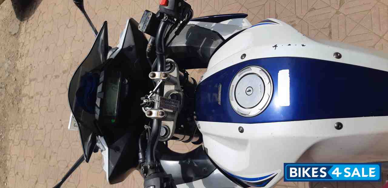 Blue & White Yamaha Fazer FI V2