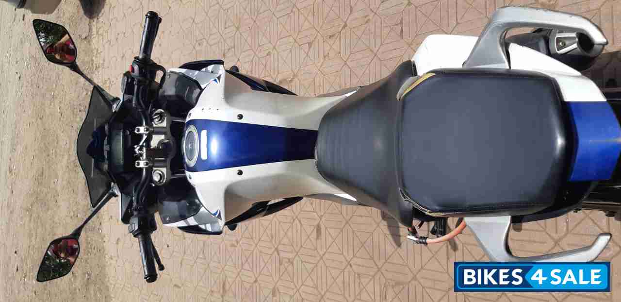 Blue & White Yamaha Fazer FI V2