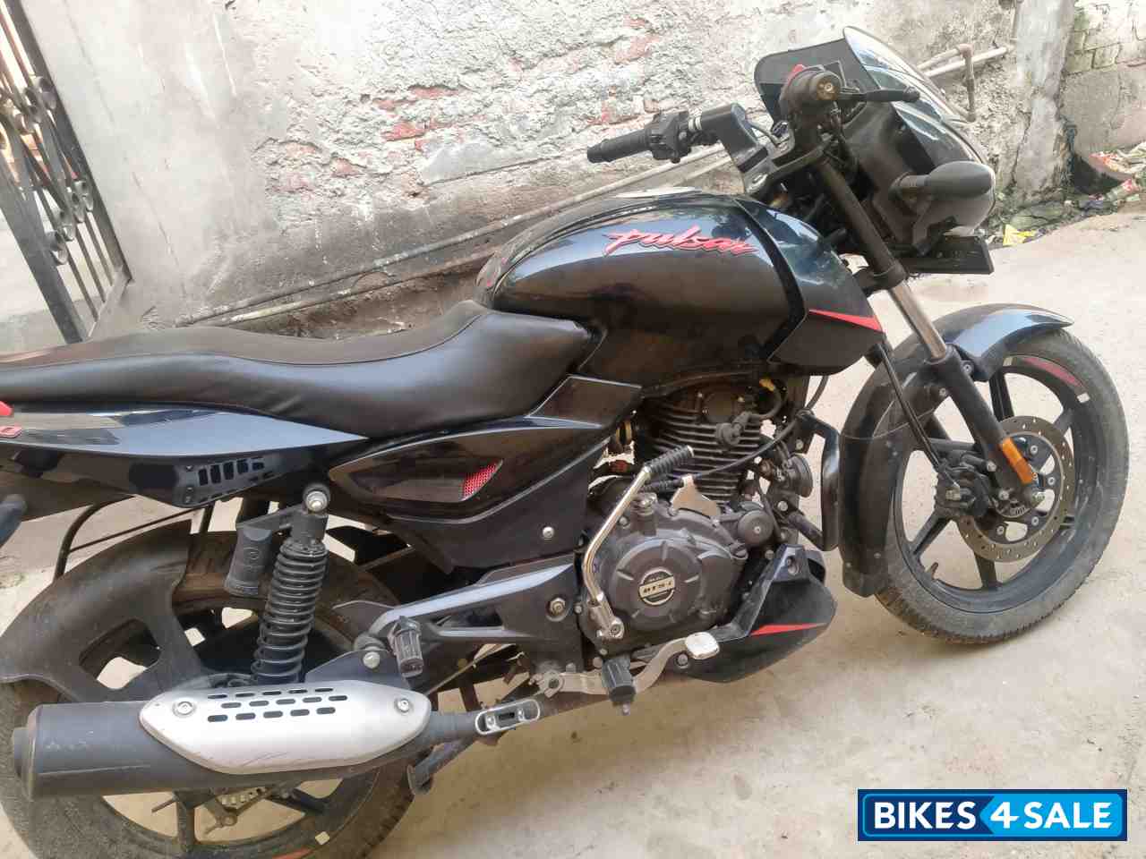 Black Bajaj Pulsar 150