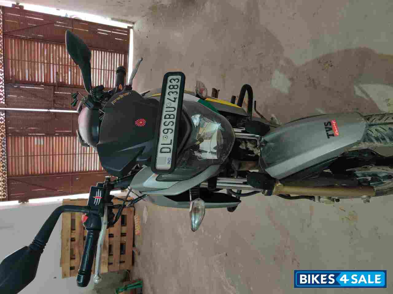 TVS Apache RTR 200 4V Race Edition 2.0