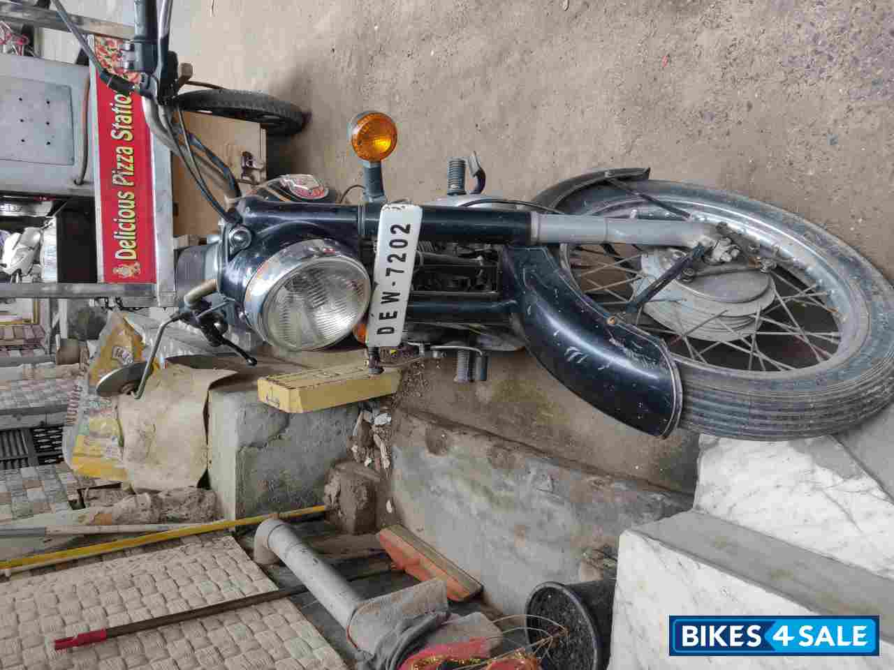 Black Royal Enfield Bullet Standard 350