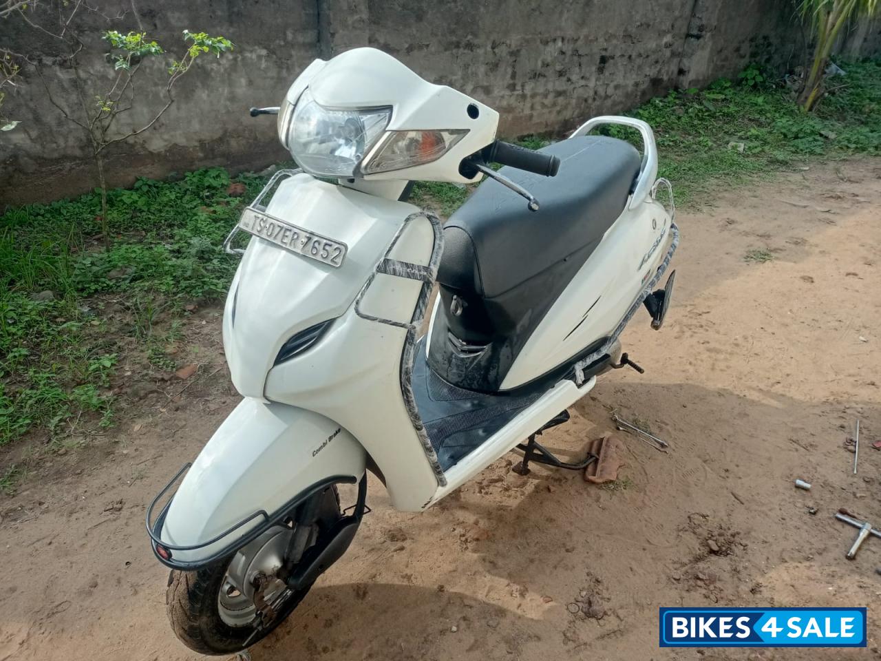 White Honda Activa 3G