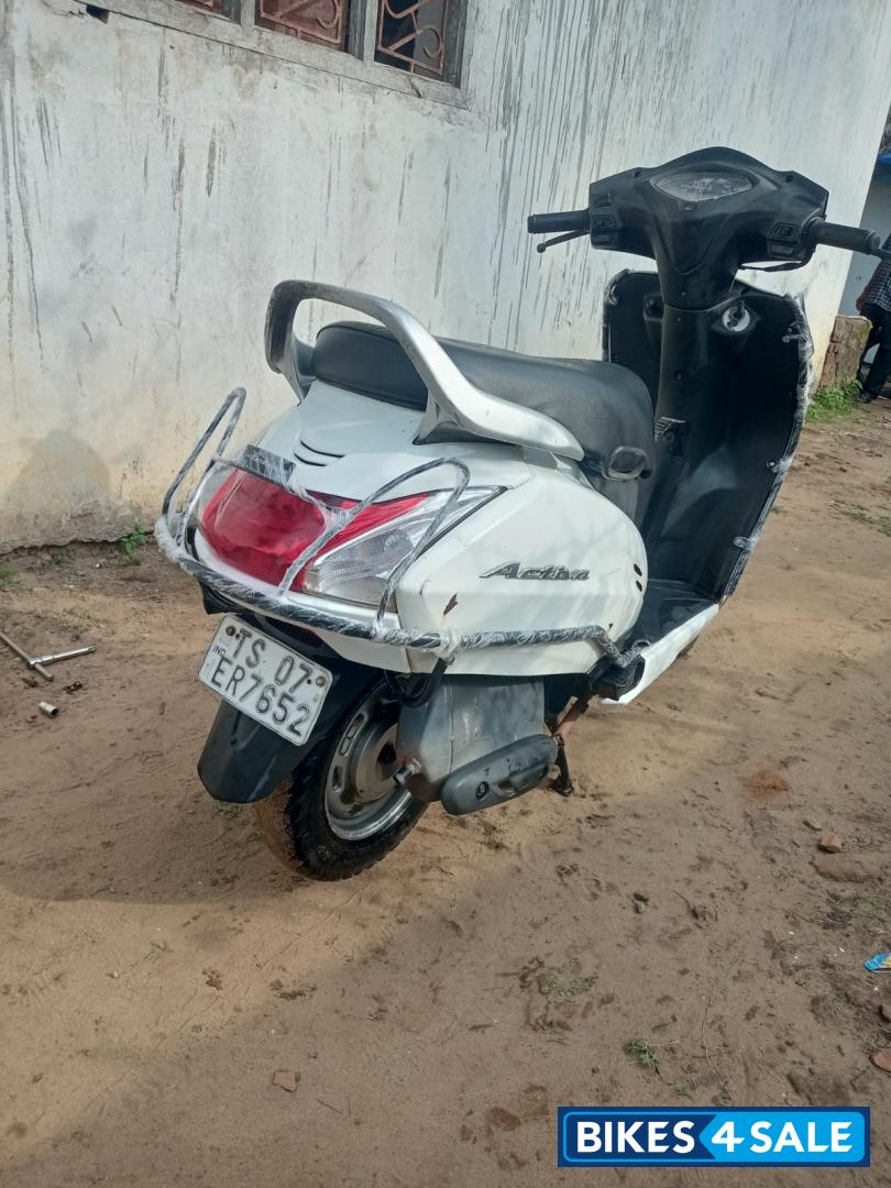 White Honda Activa 3G