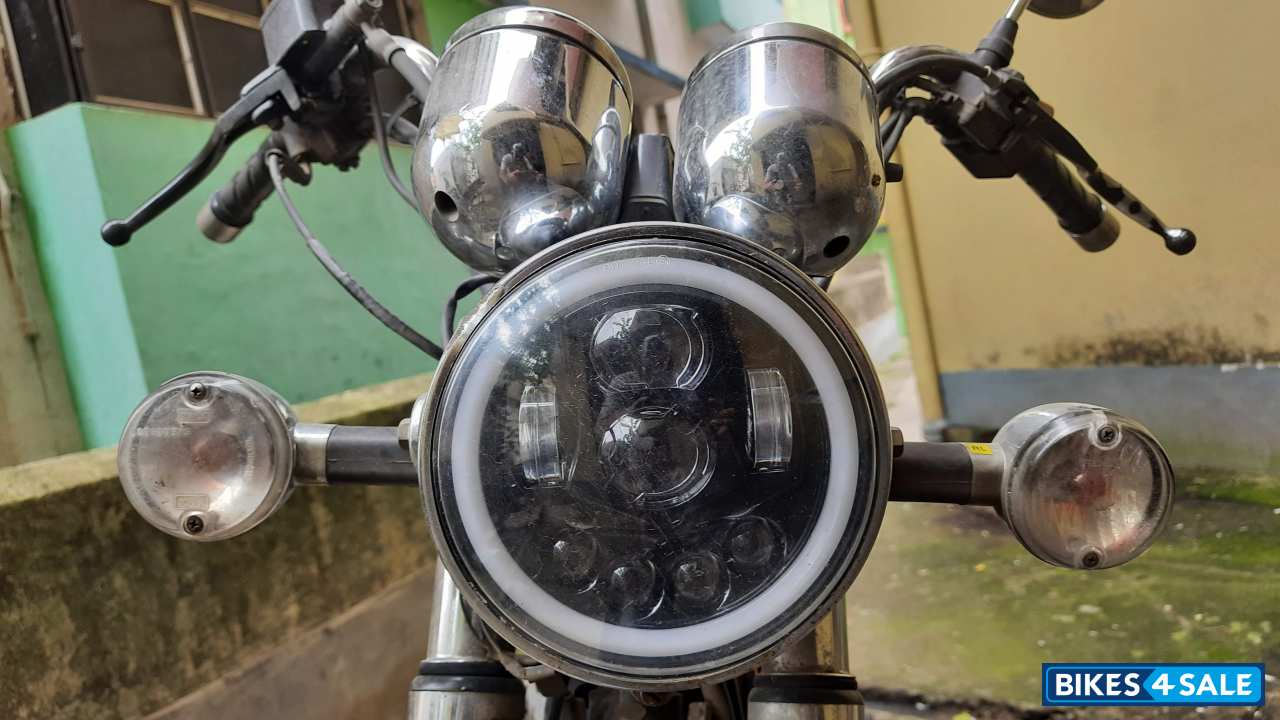 Black Royal Enfield Thunderbird TwinSpark 350
