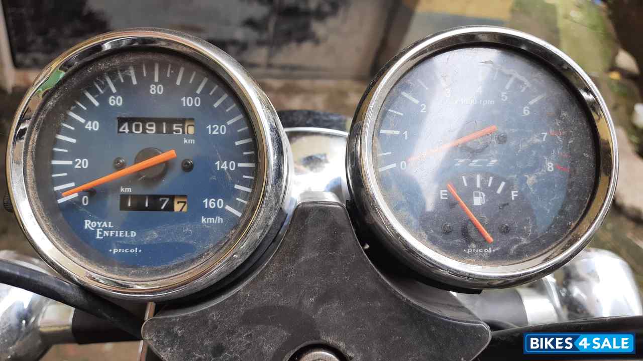 Black Royal Enfield Thunderbird TwinSpark 350