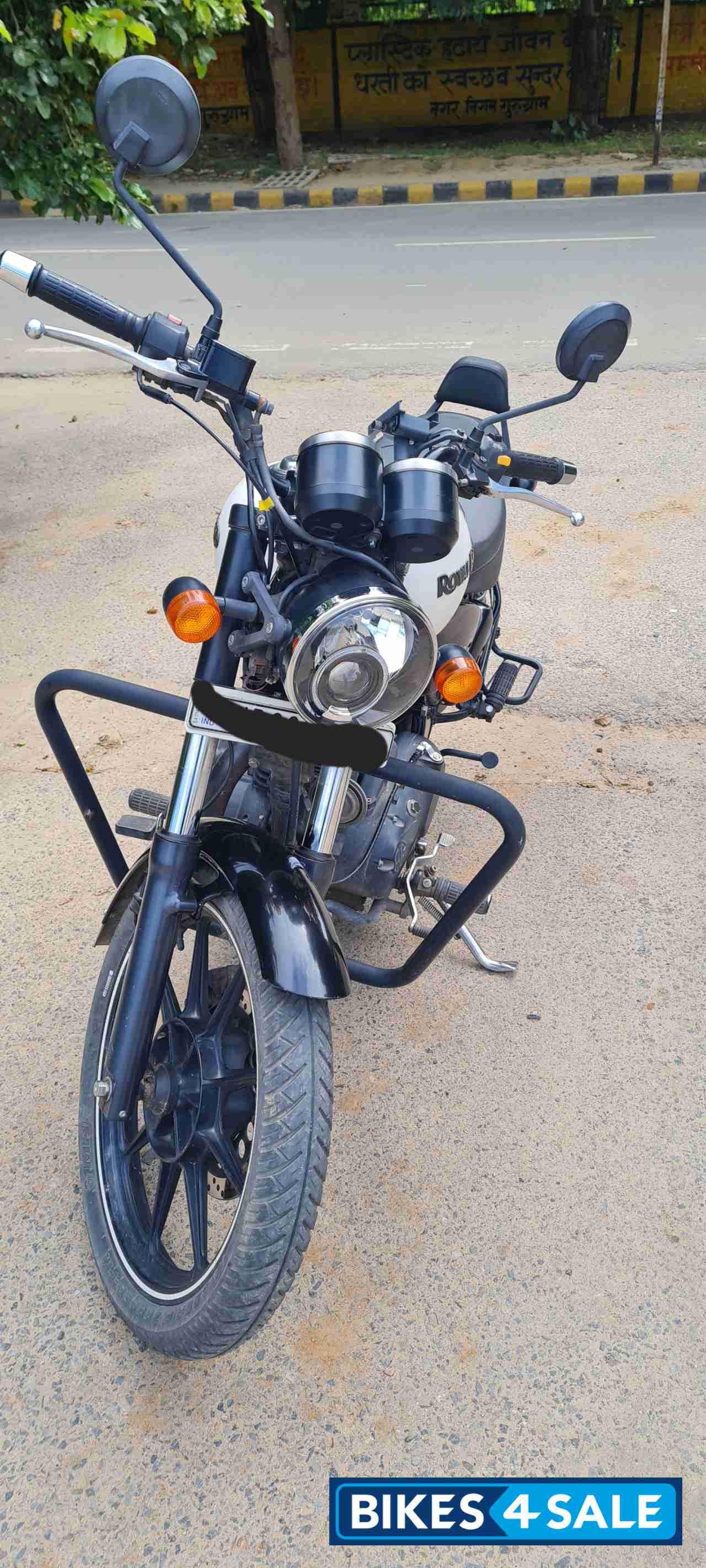 White Royal Enfield Thunderbird X 350