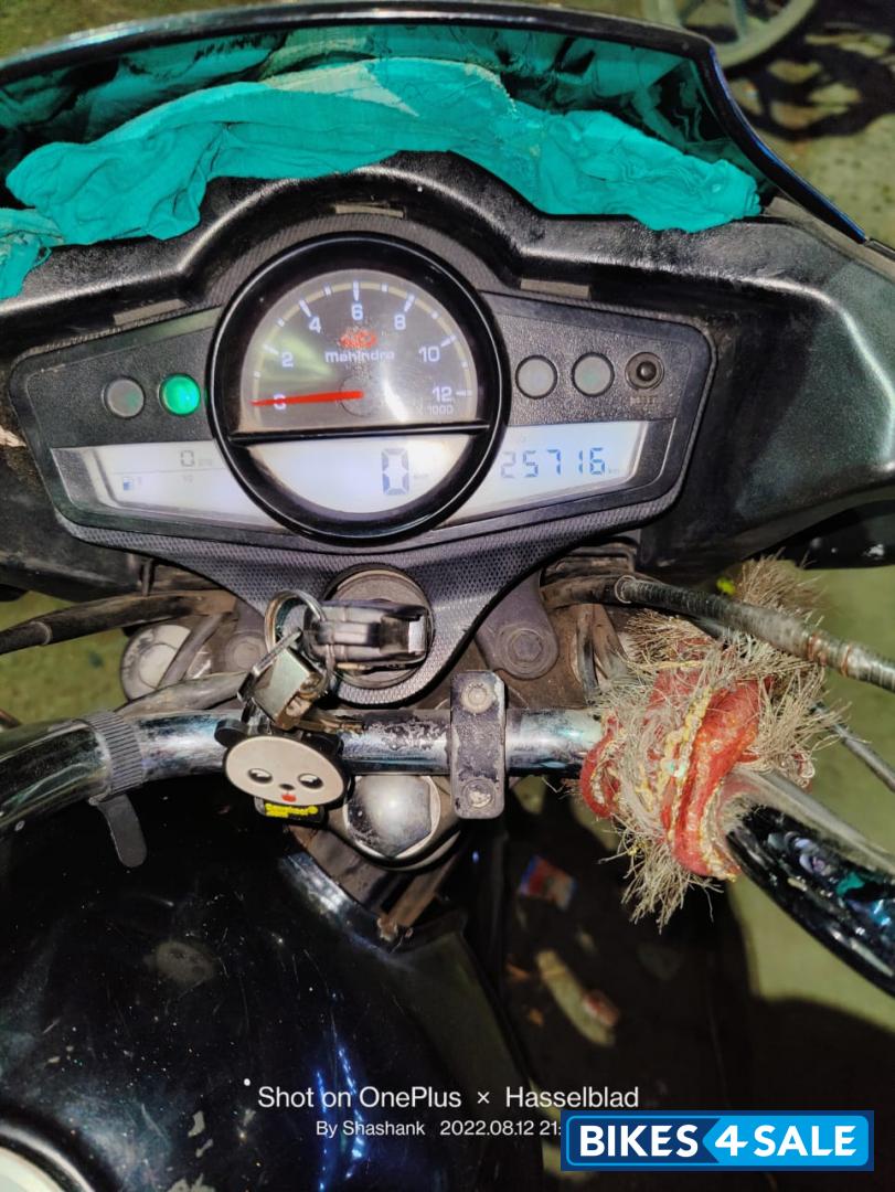 Black Mahindra Centuro O1