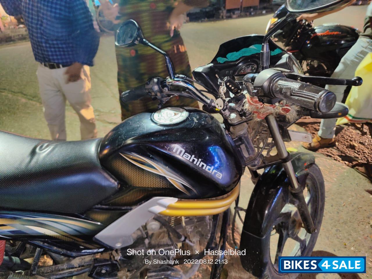 Black Mahindra Centuro O1