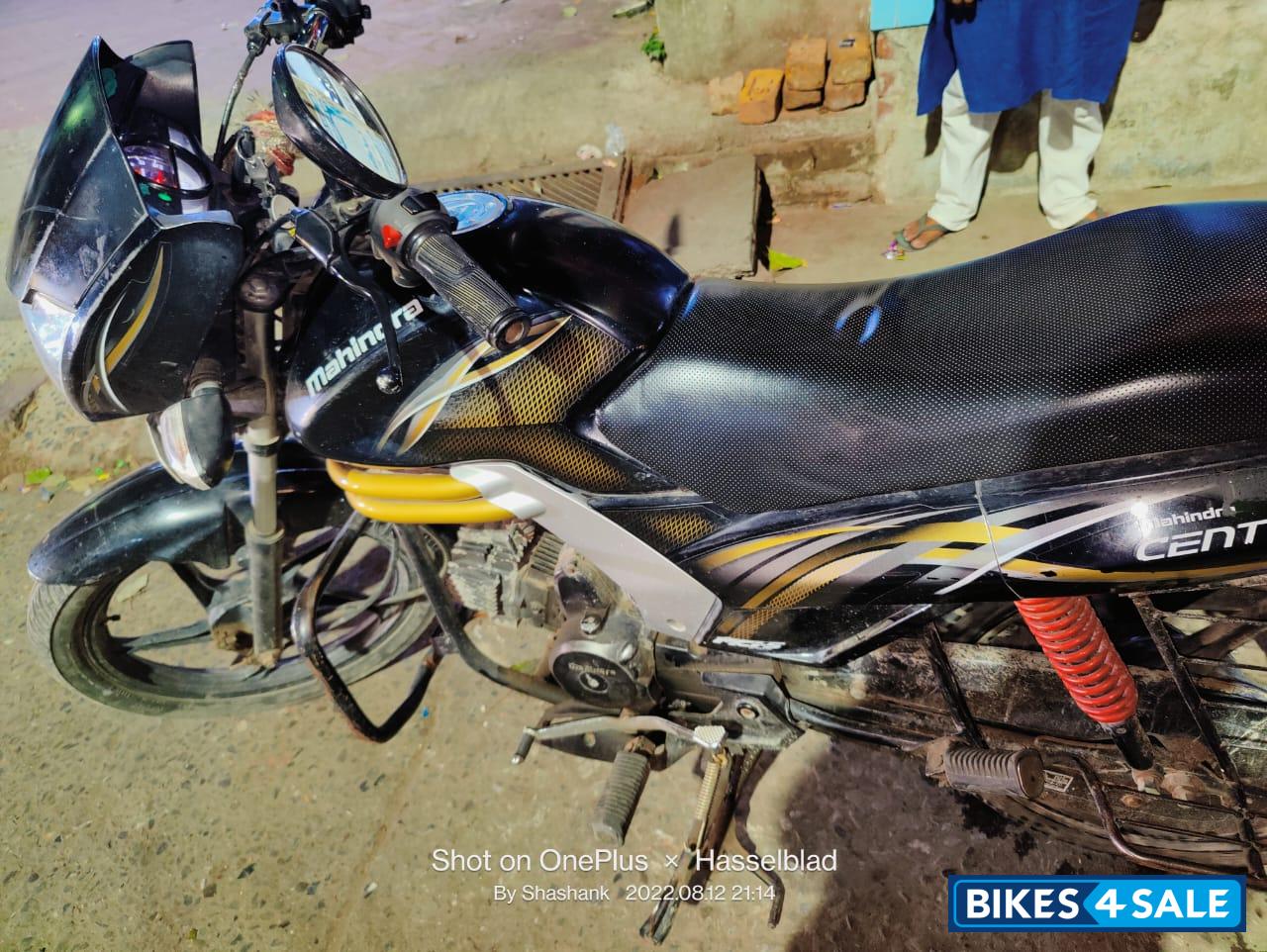 Black Mahindra Centuro O1